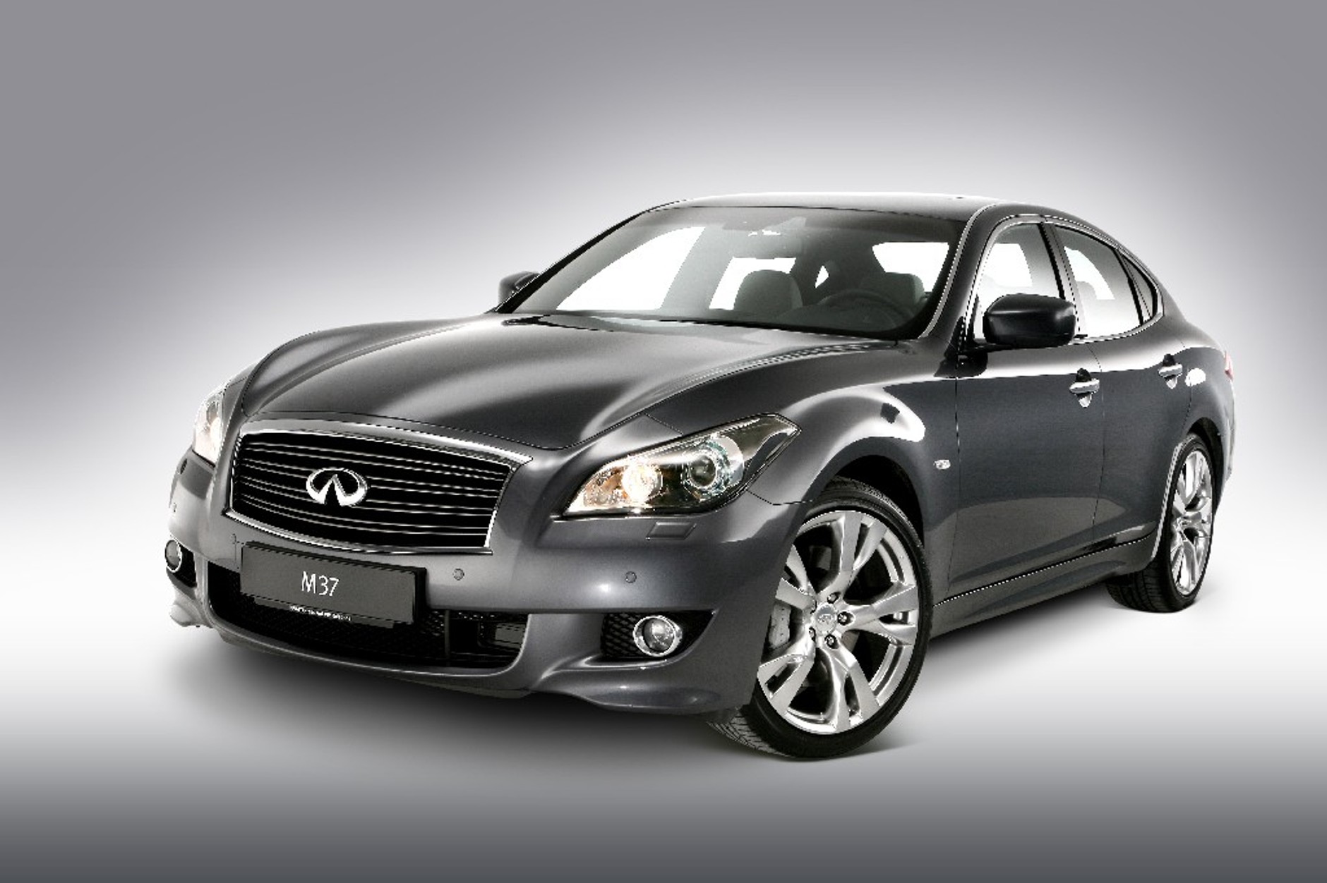 Infiniti M37