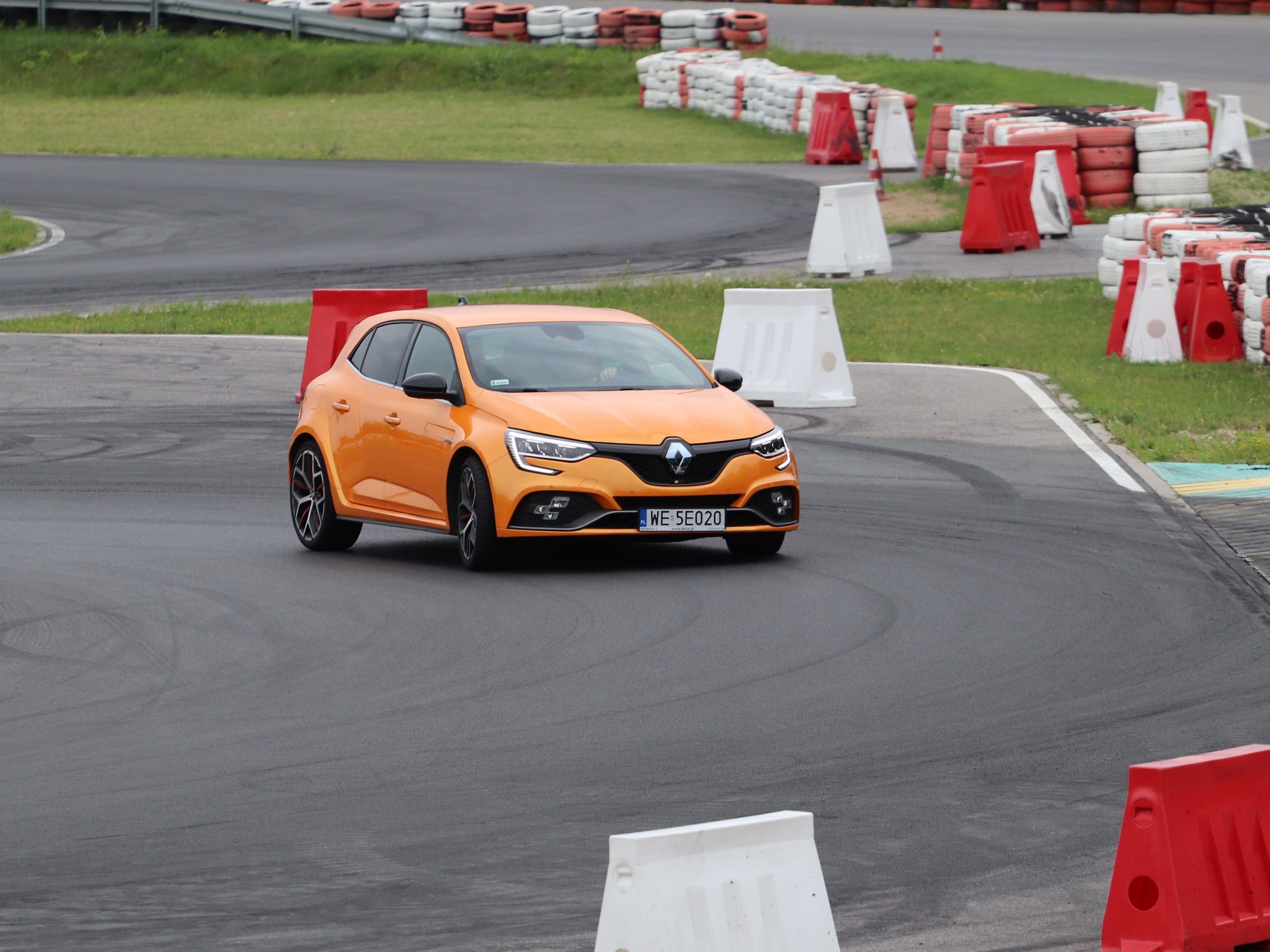 Szkolenie dla policji w szkole bezpiecznej jazdy Renault oraz Akademii Megane RS