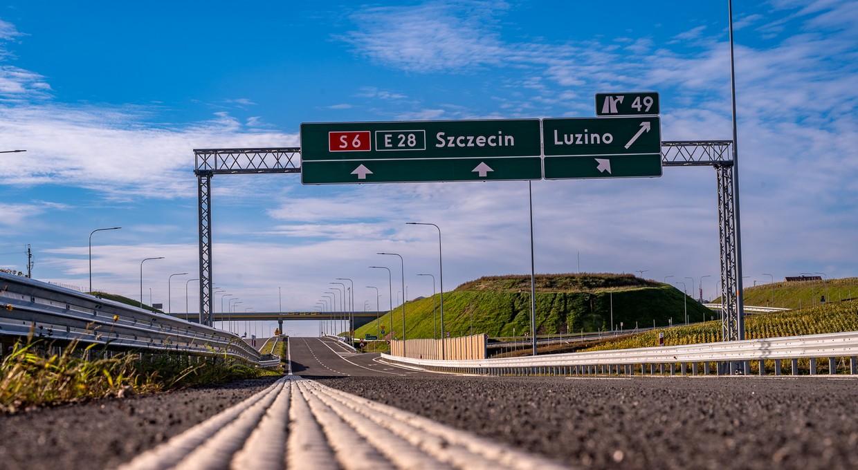 Na ekspresówkach nie zawsze można jechać 120 km/h. Od czego zależy ograniczenie?