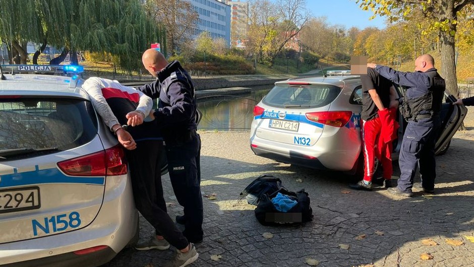 Zatrzymanie nastolatkowie, którzy zniszczyli radiowóz pod komendą w Gdańsku