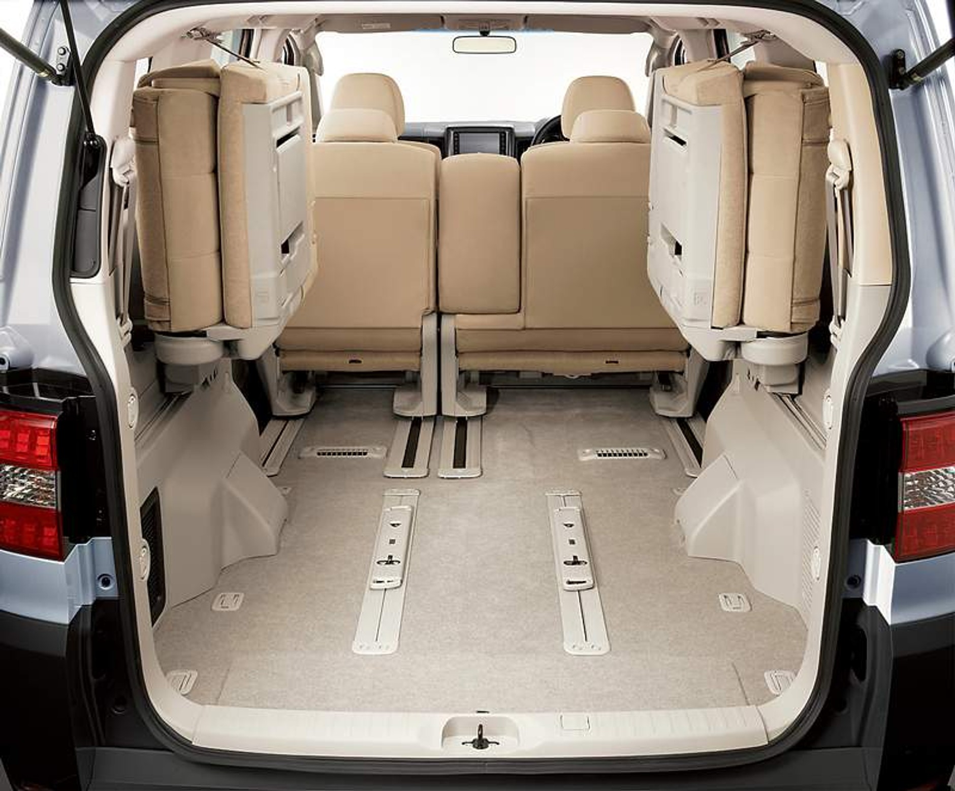 Mitsubishi Delica D:5 – nowe MPV z napędem na cztery koła