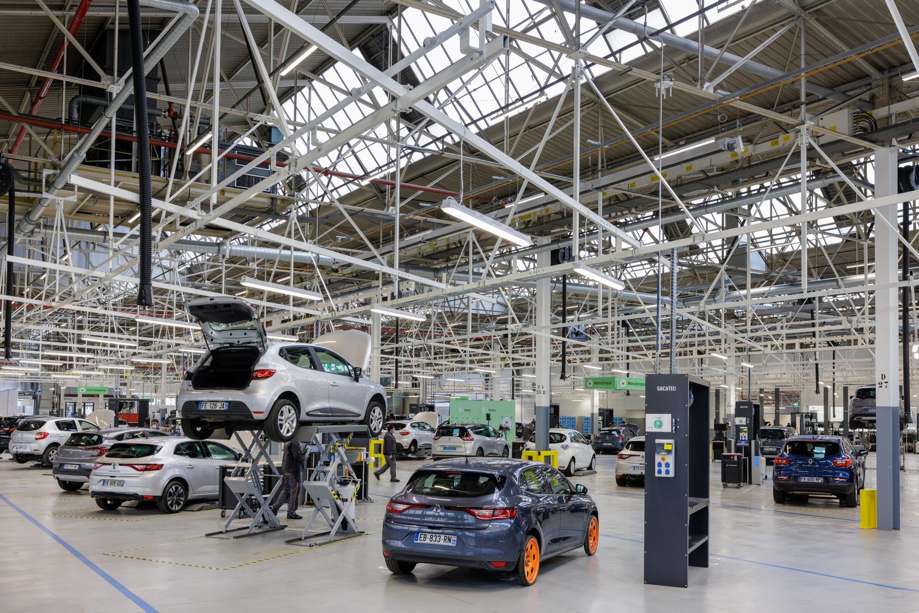 Fabryka samochodów używanych — Renault Factory VO i Refactory