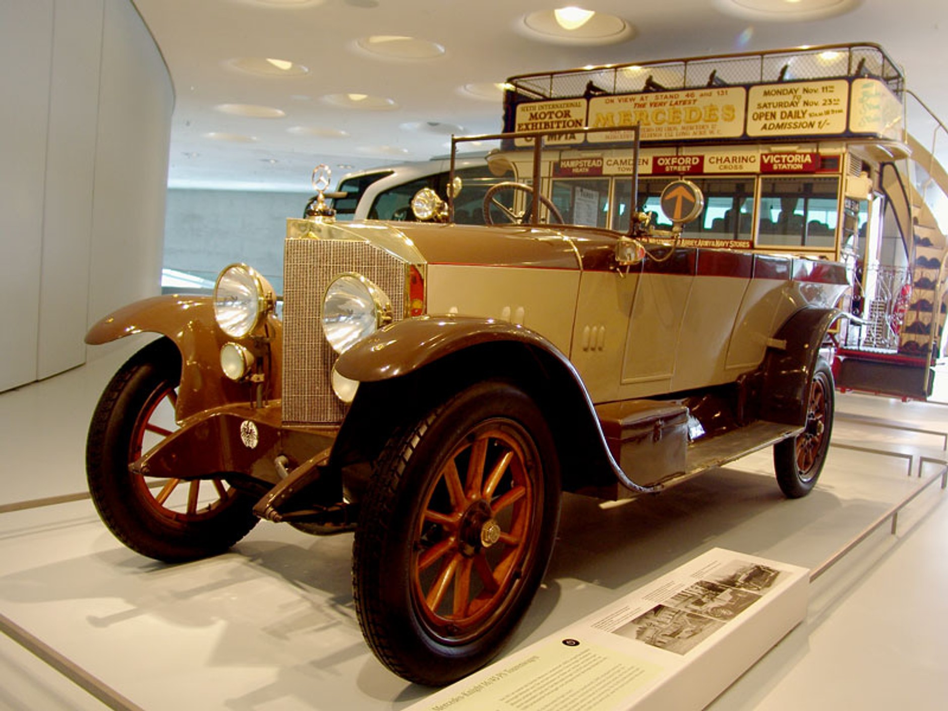 Mercedes-Benz Muzeum: 120 lat historii na 9 piętrach - 1. część (galeria)