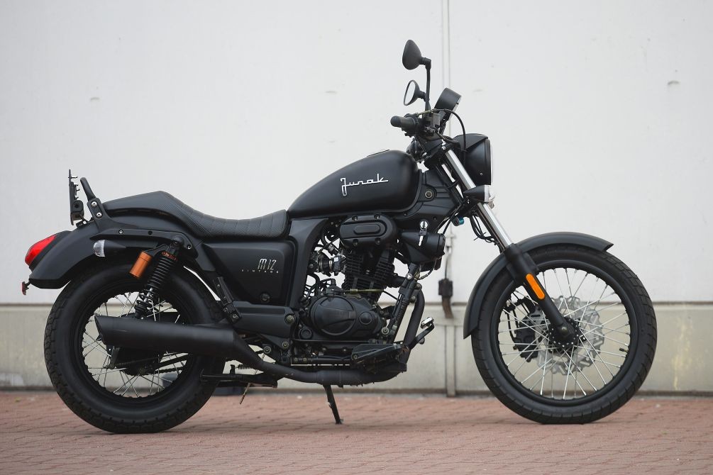 Linia motocykla przypomina w pewnym stopniu Sportstera