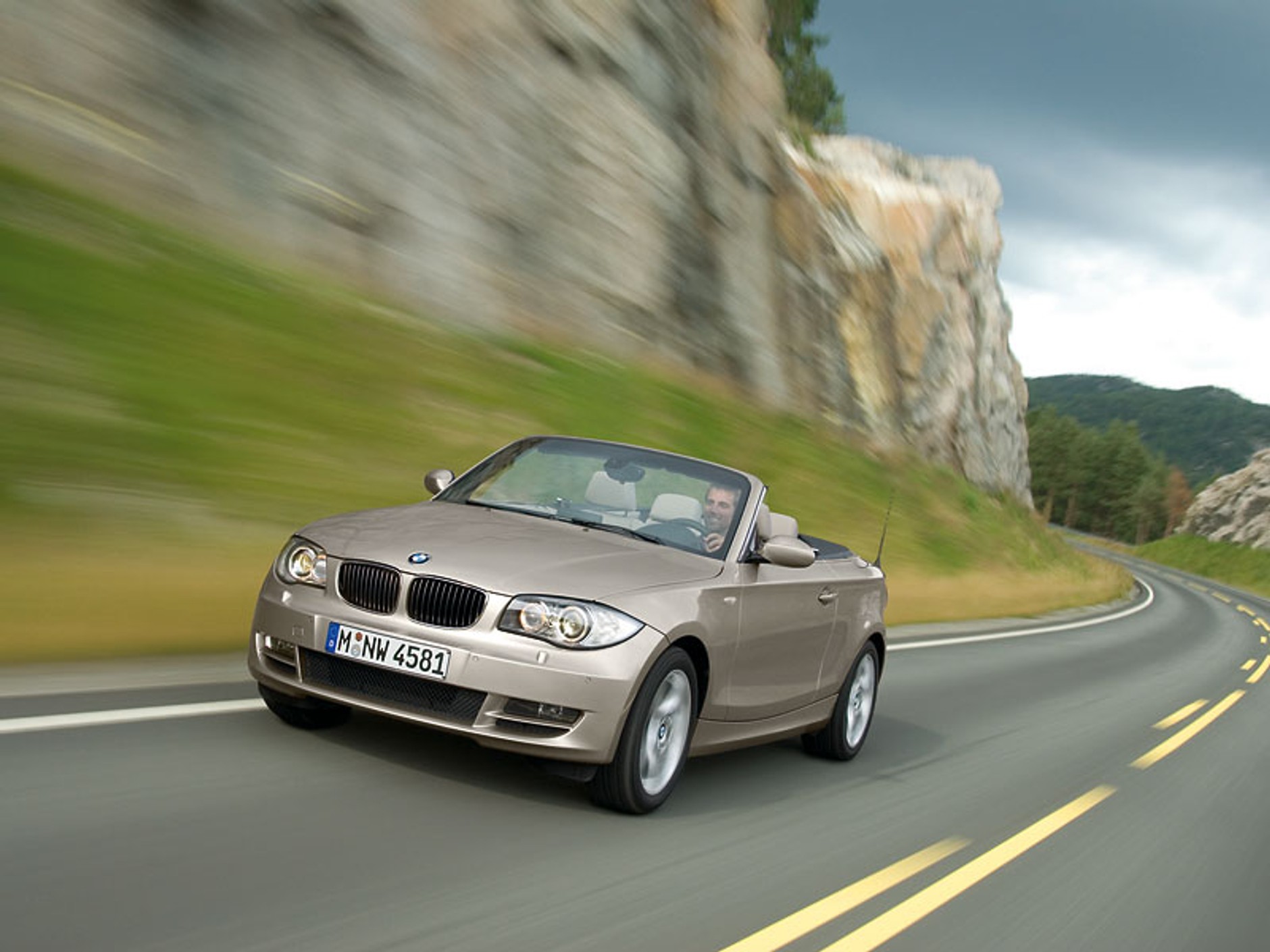 BMW 1 Cabrio: nowe fotografie i oficjalne informacje