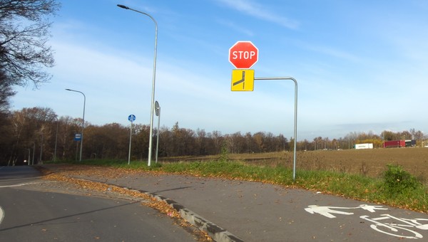Skrzyżowanie z pierwszeństwem łamanym