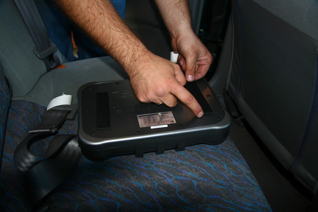 Montaż subwoofera: Czyli - Tanie basy spod fotela