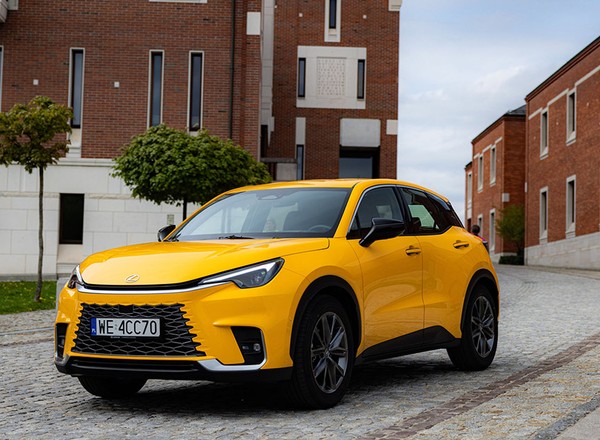 Lexus LBX łowca spojrzeń - premium nie tylko z wyglądu