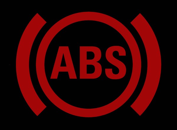 Czy wiesz, po co w aucie jest układ ABS? Wyjaśniamy