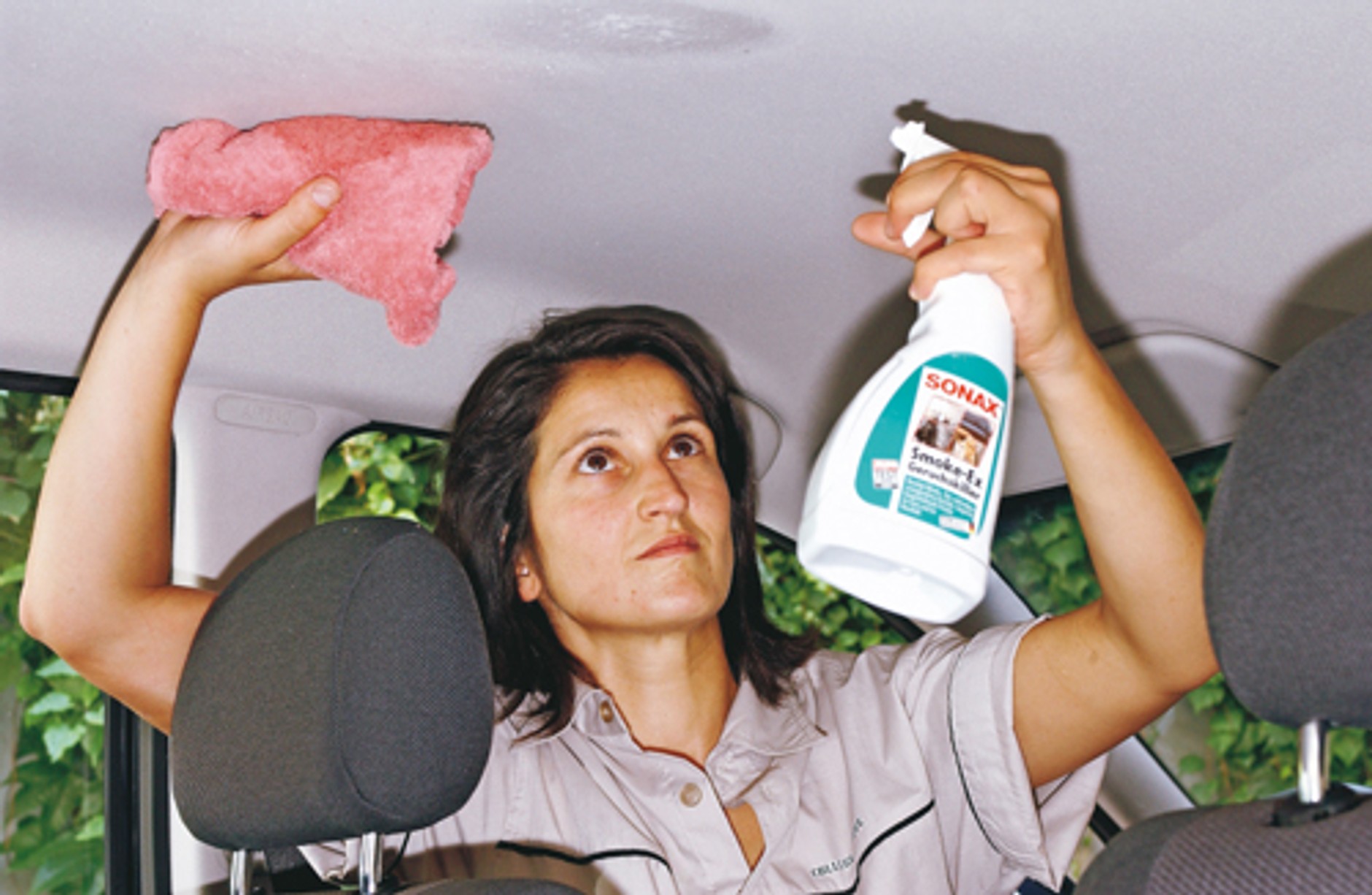 Skuteczne sposoby na świeży zapach w aucie