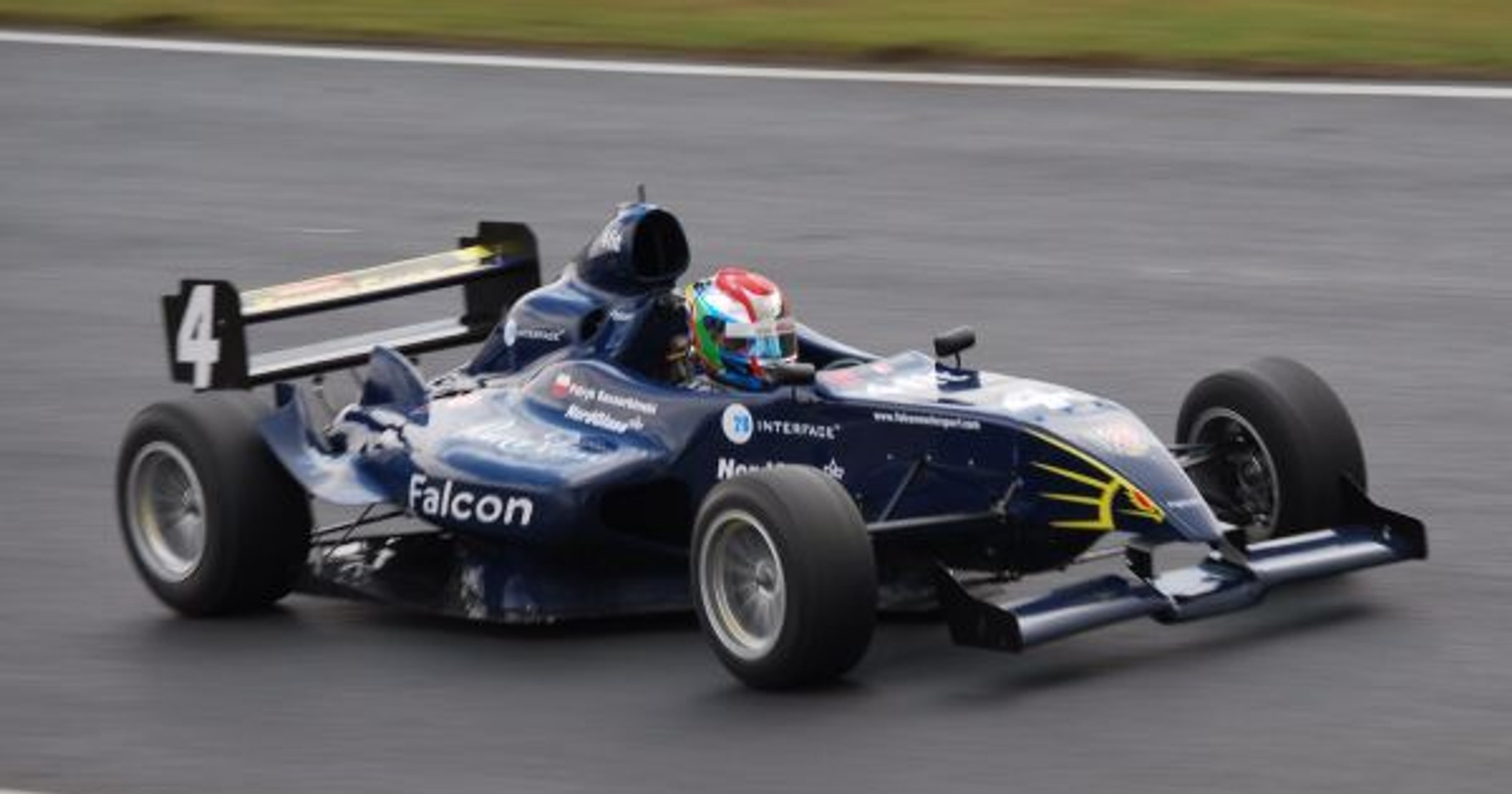 Patryk Szczerbiński na torze Brands Hatch