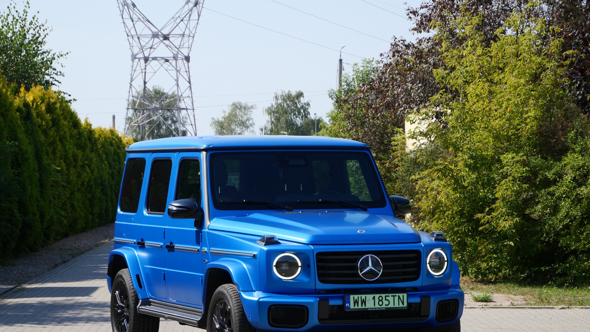 Mercedes G580 EQ: elektryczna "gelenda" nie stała się rynkowym hitem. Nawet w Chinach, gdzie klienci cenią terenowe Mercedesy i preferują modele elektryczne, sprzedaż okazała się daleka od oczekiwań.