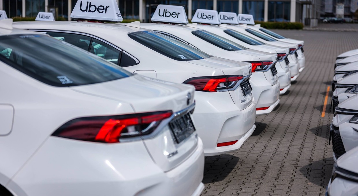 Toyoty zdominowały ten biznes. Samochody w zasadzie nie stygną