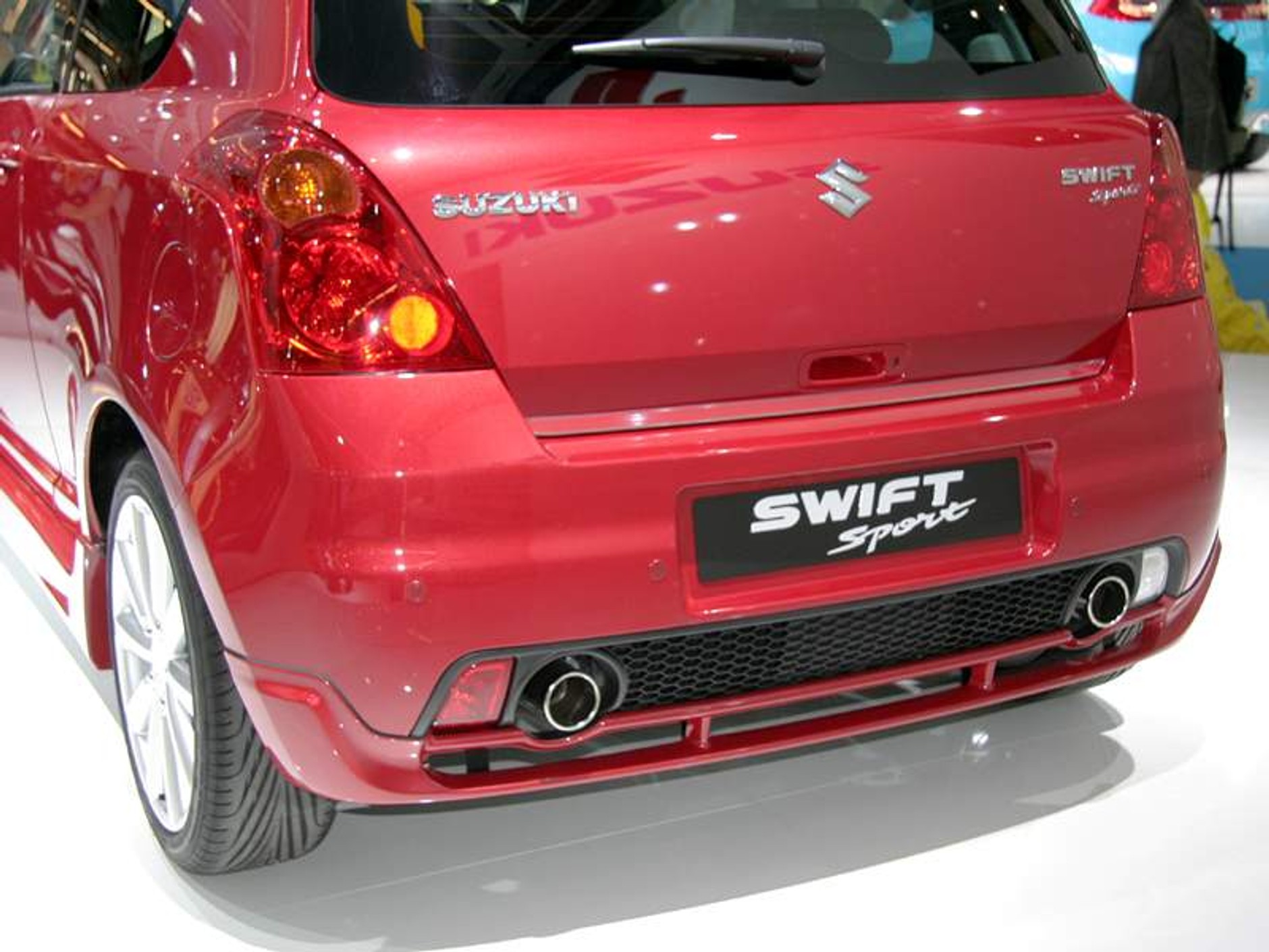 Paryż na żywo: dwa razy sportowe Suzuki