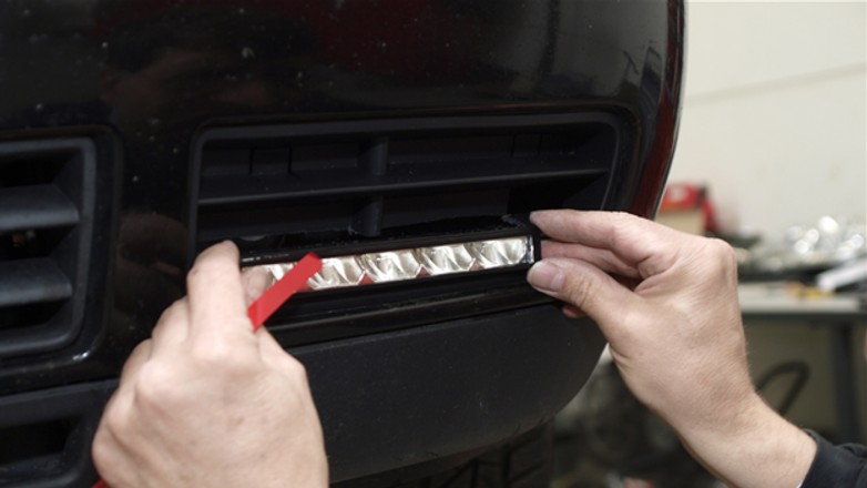 Jak zamontować światła do jazdy dziennej?