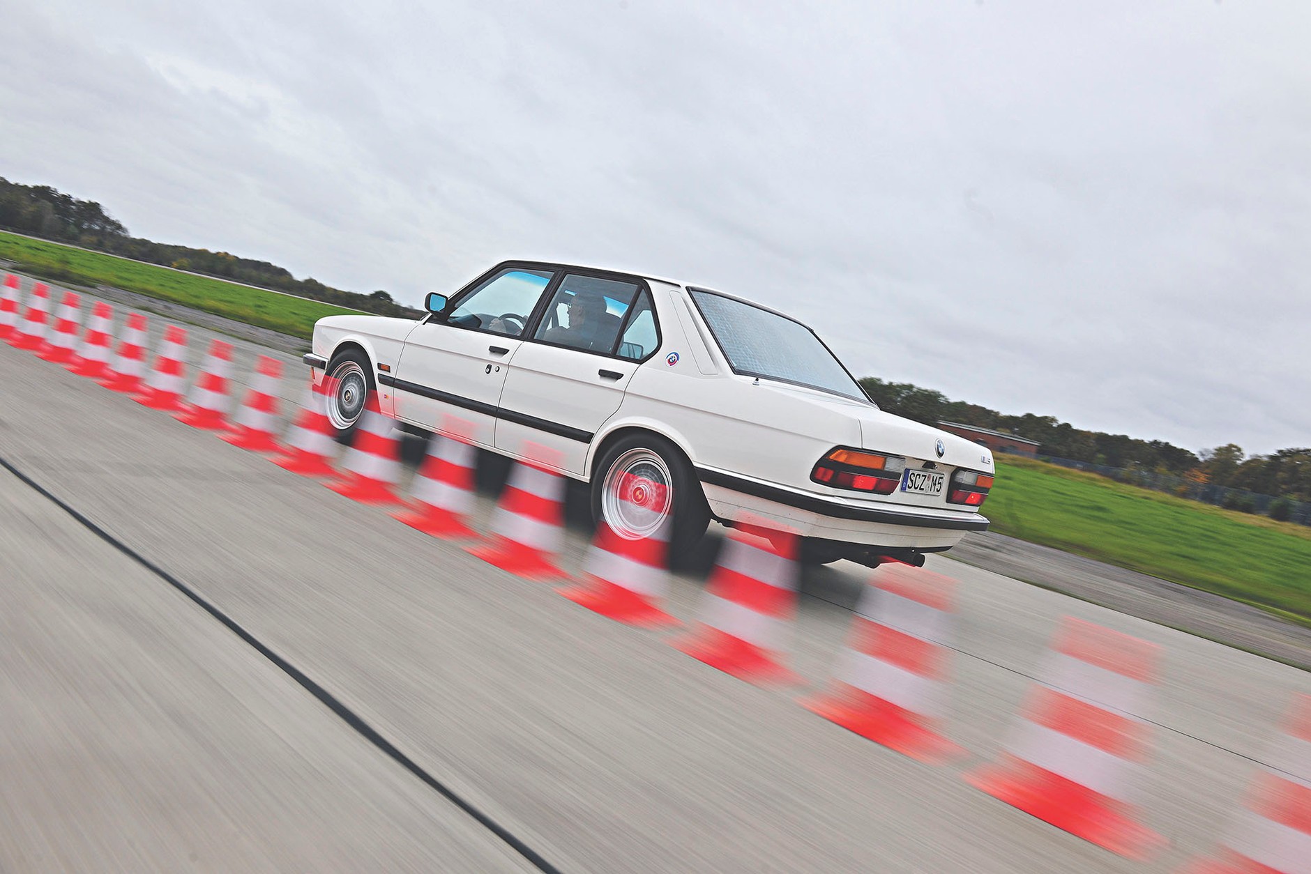 BMW M5 - model z tajną misją