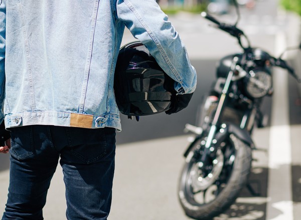 Nie potrzebujesz żadnego egzaminu. Możesz nimi jeździć, jak spełnisz jeden warunek