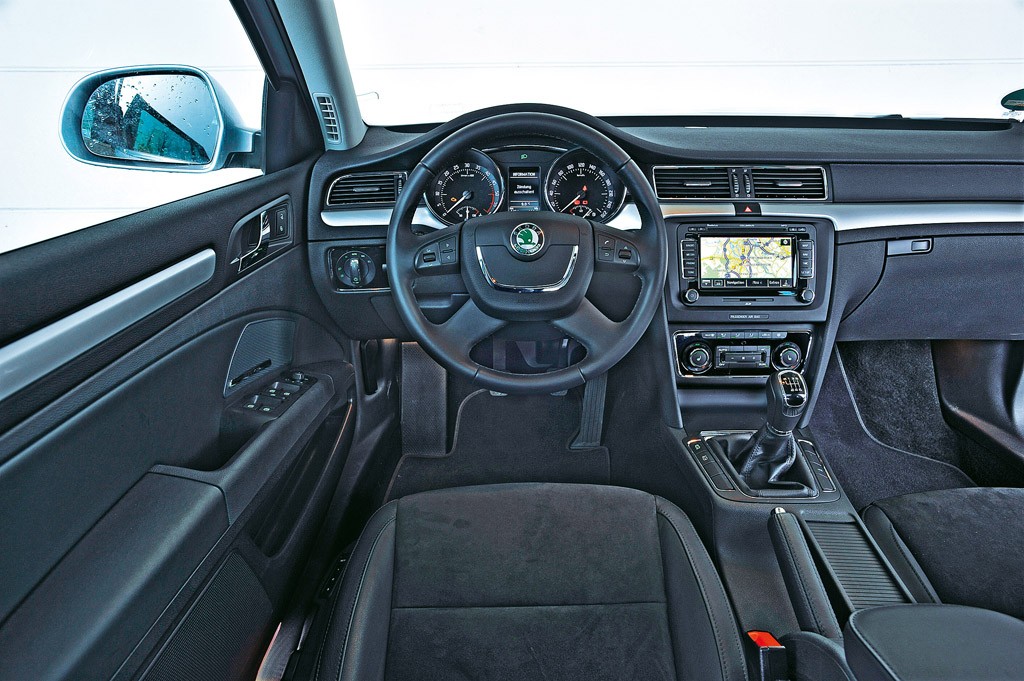 Mazda 6 kontra Skoda Superb i Opel Insignia: czy kombi może być luksusowe?