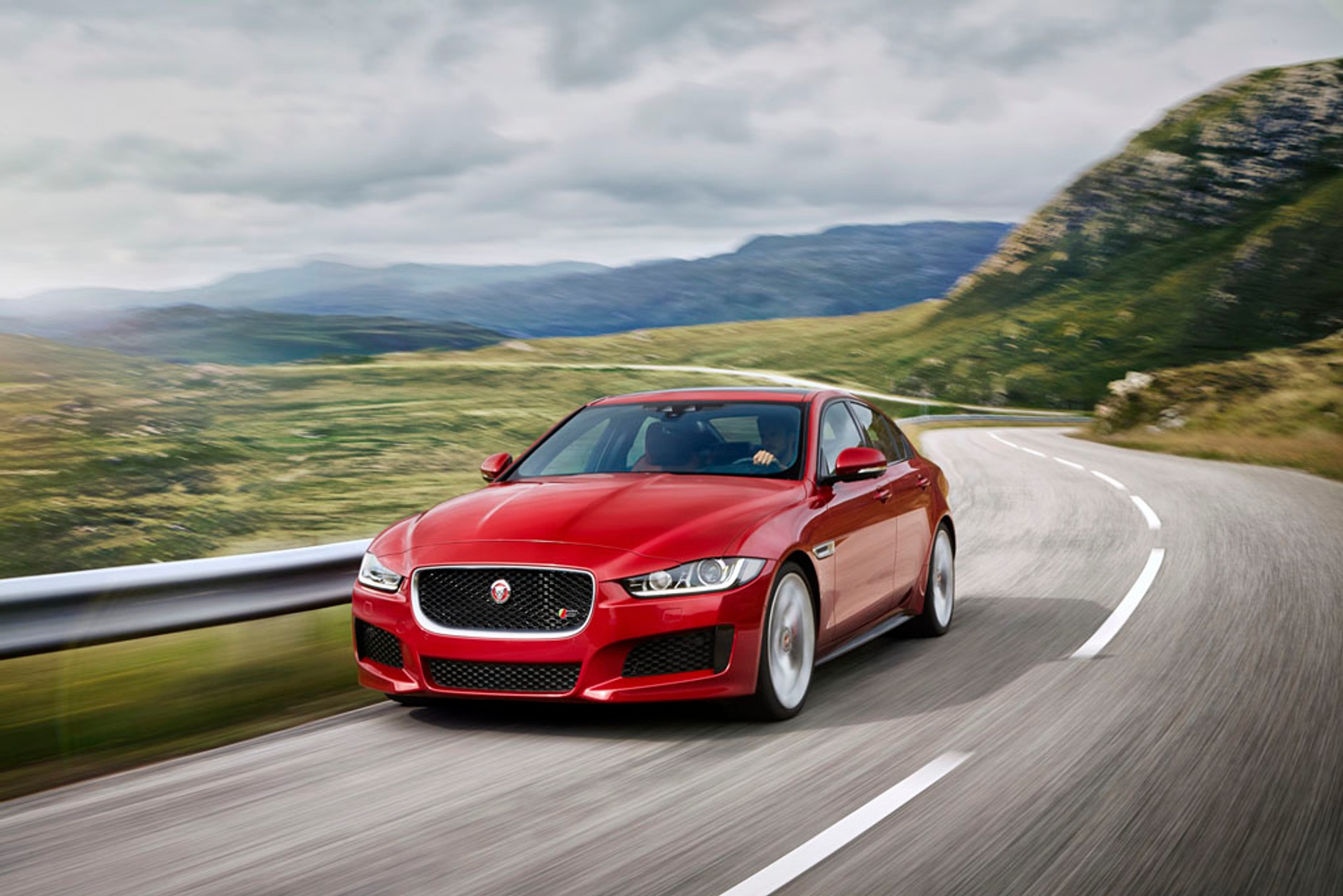 Jaguar XE - Drżyjcie Bawarczycy