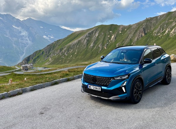 Jak hybrydowe Renault Austral spisało się podczas wyjazdu w Alpy? Nie miało lekko