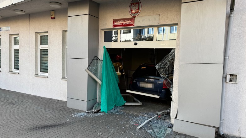 Wjechał do komisariatu policji w Bydgoszczy