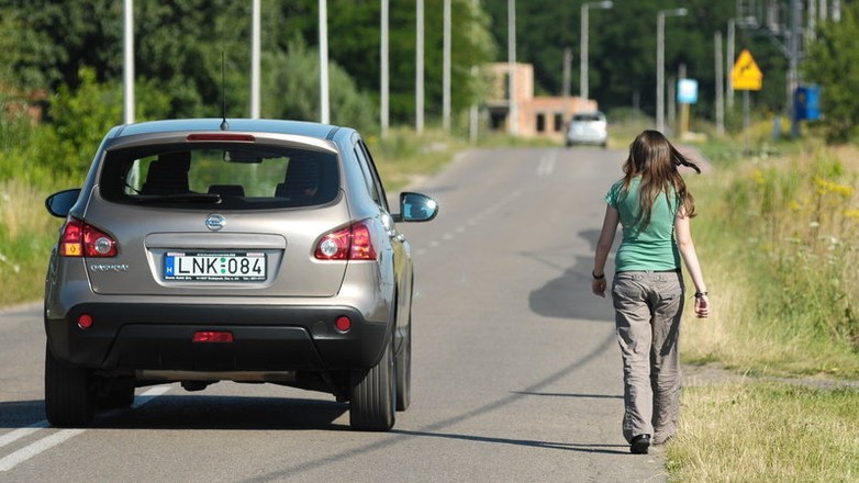Pieszy po złej stronie jezdni
