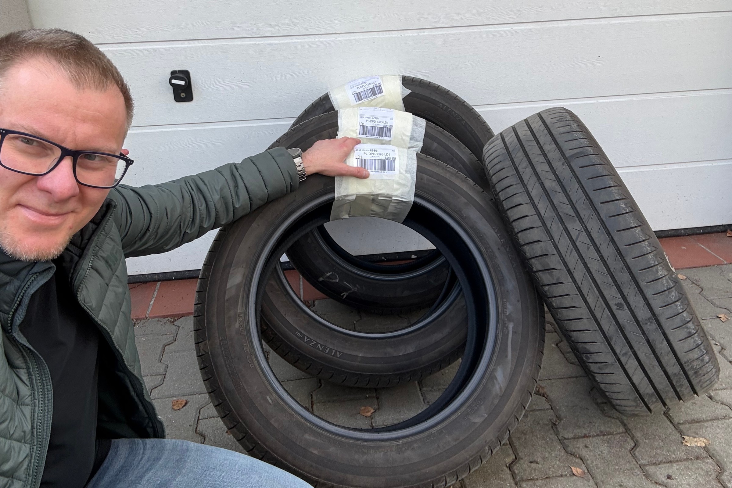 Jak przesłać opony kurierem? Da się, ale nie jest tanio i przyjemnie