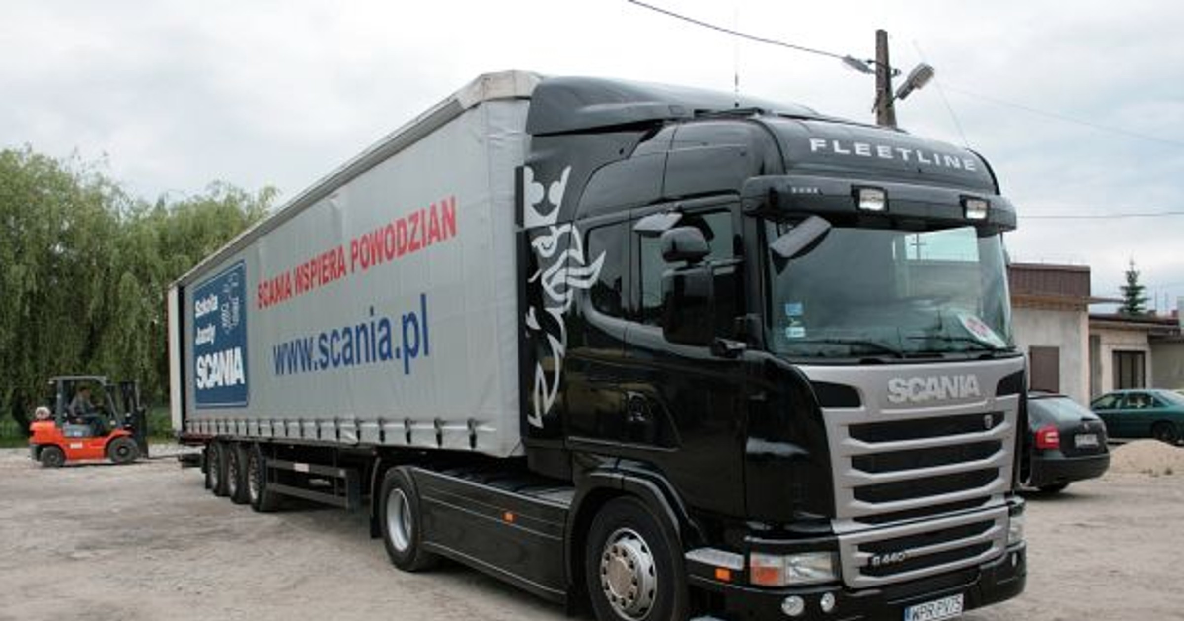 Scania pomaga powodzianom