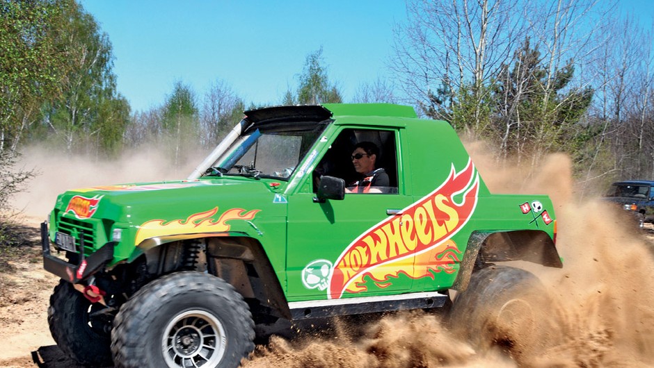 Nissan Patrol teamu Hot Wheels