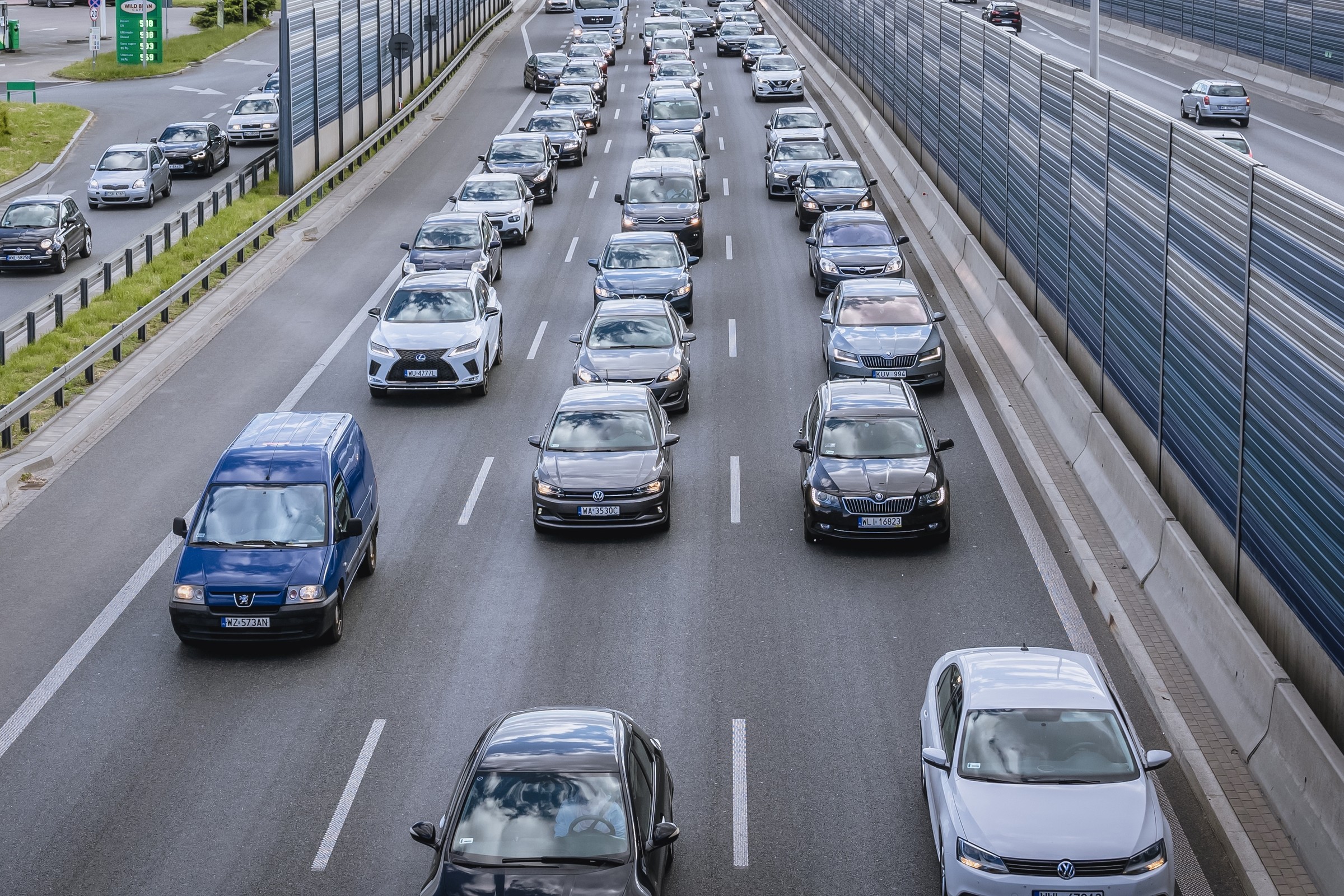 Zapytali o najbardziej niebezpiecznych kierowców na drodze. Właściciele BMW wypadli słabo
