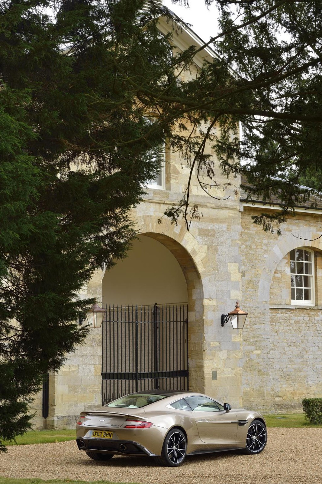 Jak jeździ Aston Martin Vanquish?