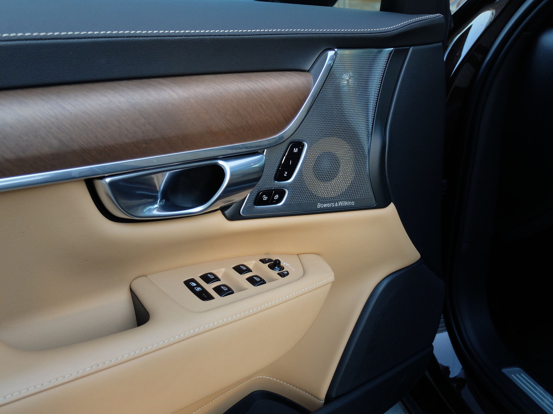 Volvo S90 T6 AWD - stylowo, szybko i wygodnie