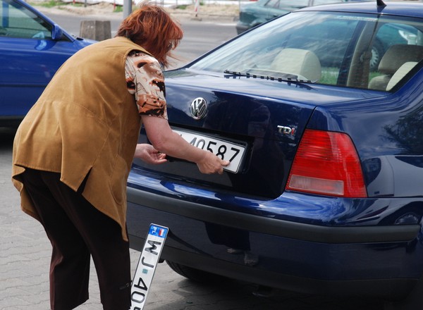 Będzie można czasowo wyrejestrować auto – ile da się zaoszczędzić?