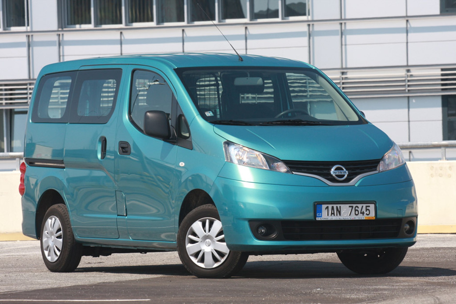 Nissan NV 200: nie rodzinny van, lecz typowy dostawczak