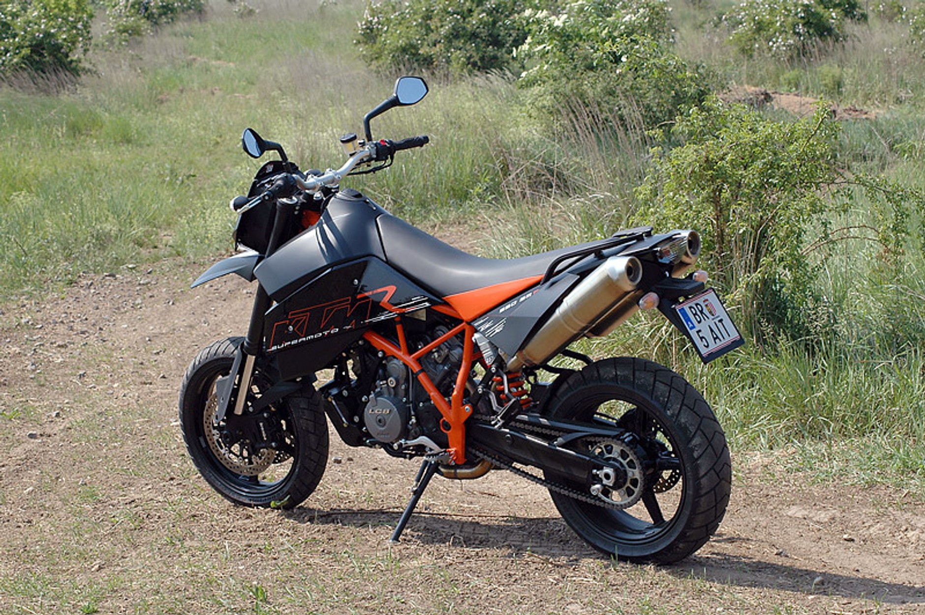 KTM 950 Supermoto R: duży dzikus (test)