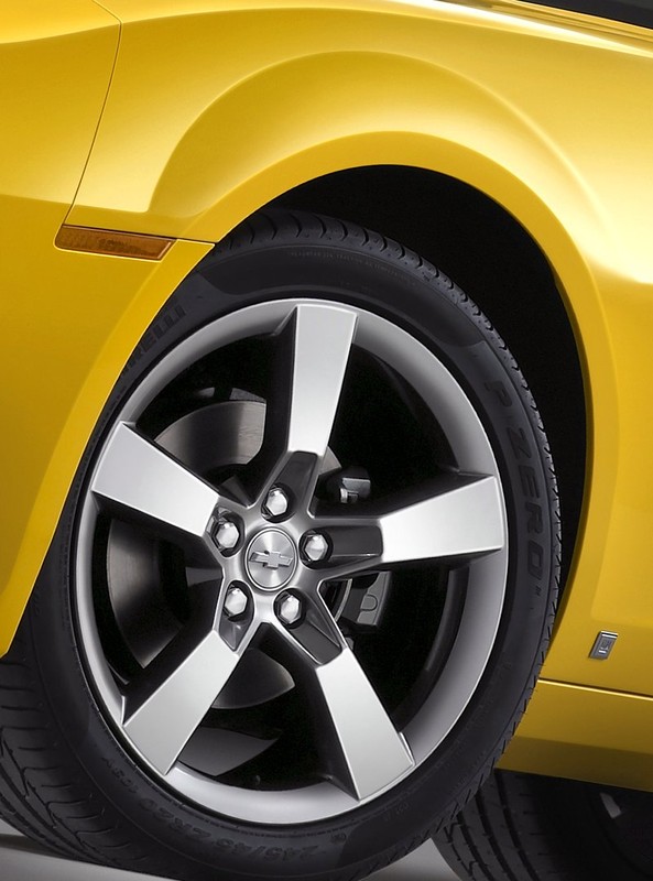 Londyn 2008: Chevrolet Camaro - nowoczesny muscle-car oficjalnie