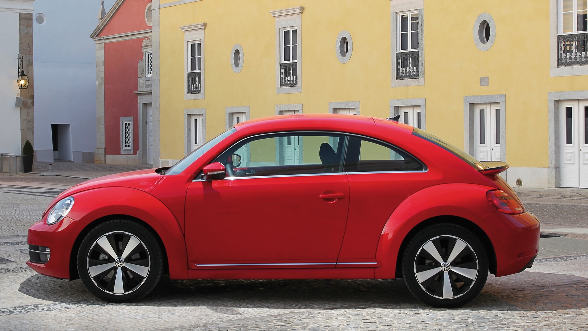 Volkswagen Beetle (generacja przedstawiona w 2011 r.; wersja na rynek europejski)