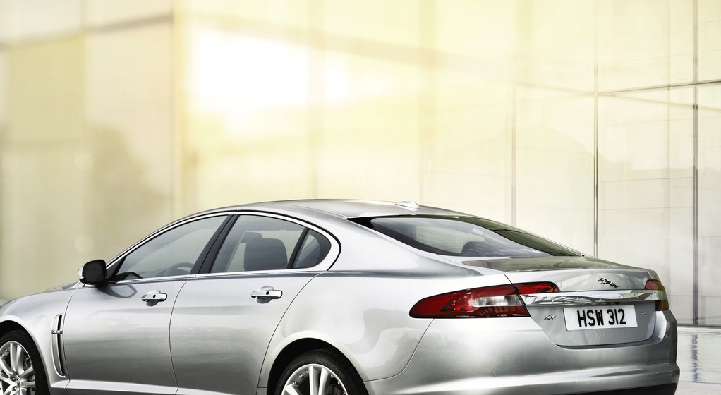 Jaguar XF po raz czwarty samochodem roku klasy premium 