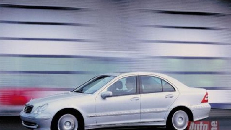 Audi A4 2.0, BMW 320i, Mercedes C 180 Avantgarde, Volvo S60 2.4 - Czterokołowy król