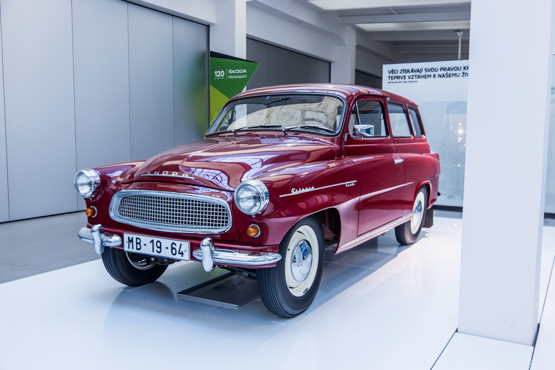 klasyczna Škoda Octavia w ŠKODA Muzeum Mladá Boleslav