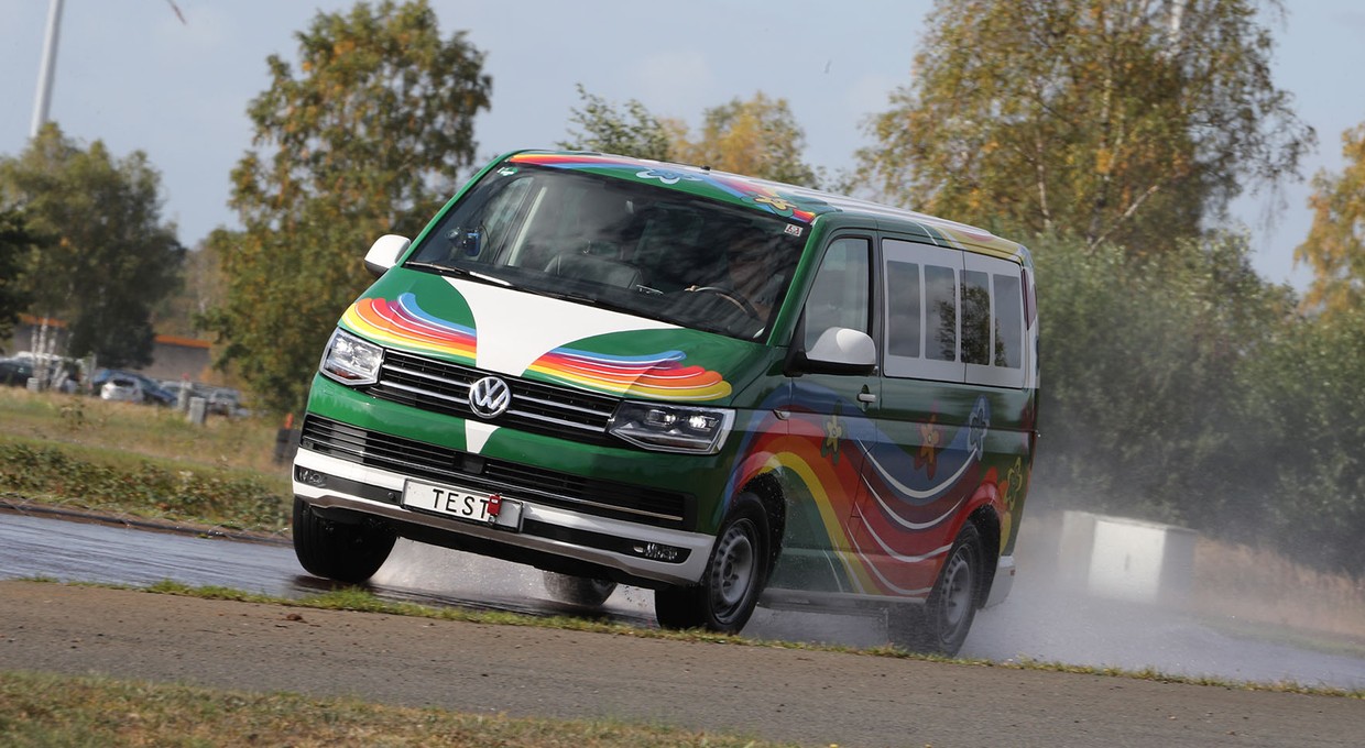 Widzisz busa w lusterku? Bój się!