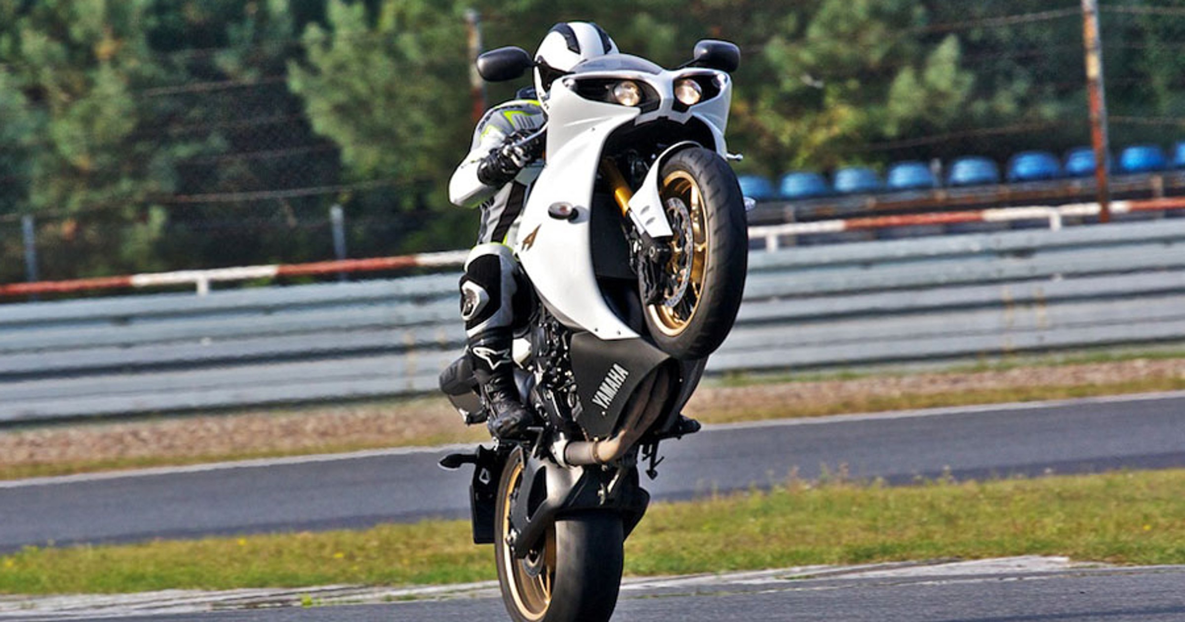 Yamaha R1