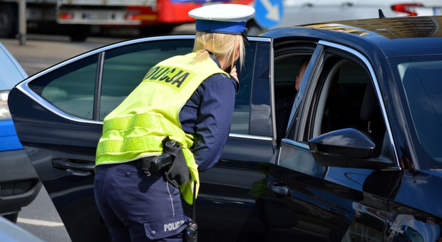 Policjantki zatrzymały ją dwa razy w ciągu pół godziny. "Jeden mandat już wystarczy"