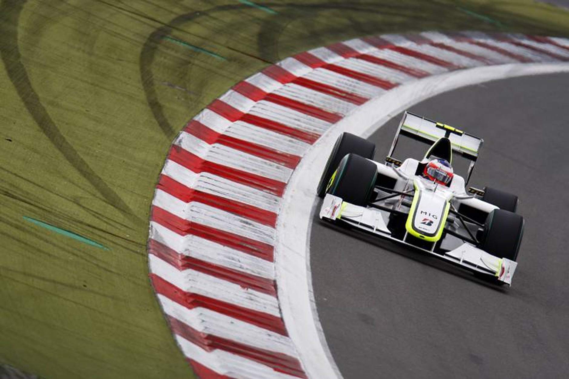Grand Prix Niemiec 2009: rozpędzony Red Bull Racing dogania Brawn GP (fotogaleria)