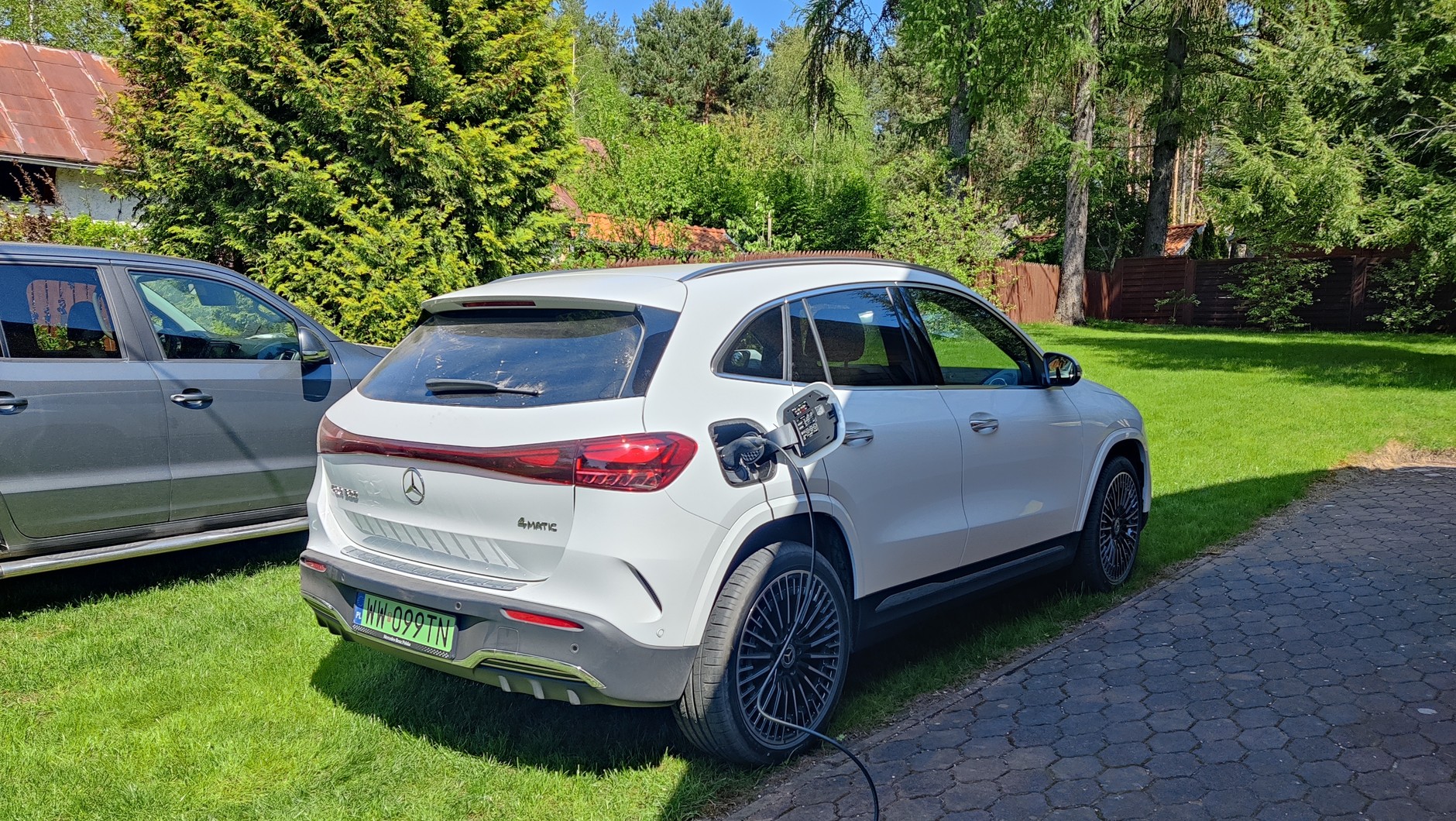 Ładowanie samochodu elektrycznego z gniazdka 230 V