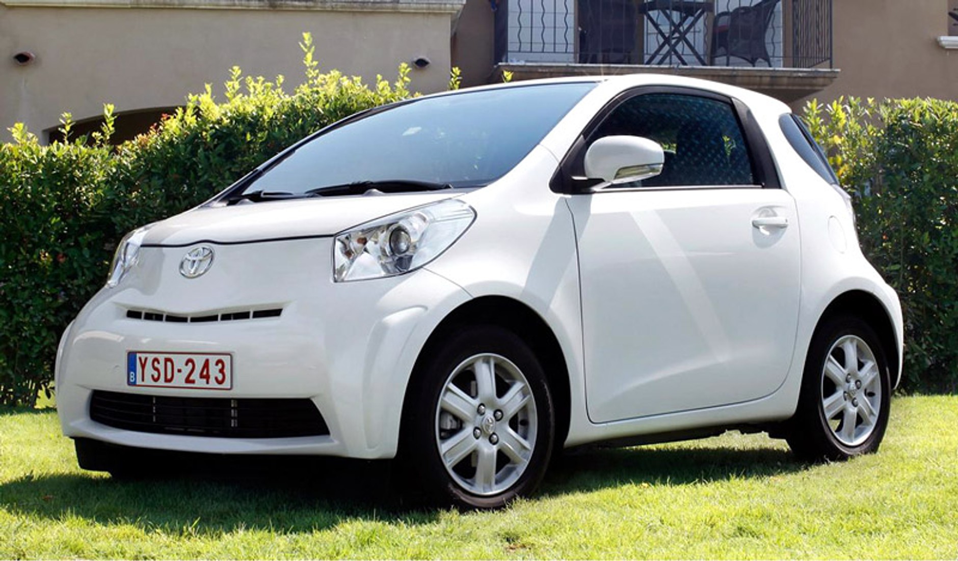 Paryż 2008: Toyota iQ – pierwsze informacje i fotografie wersji seryjnej