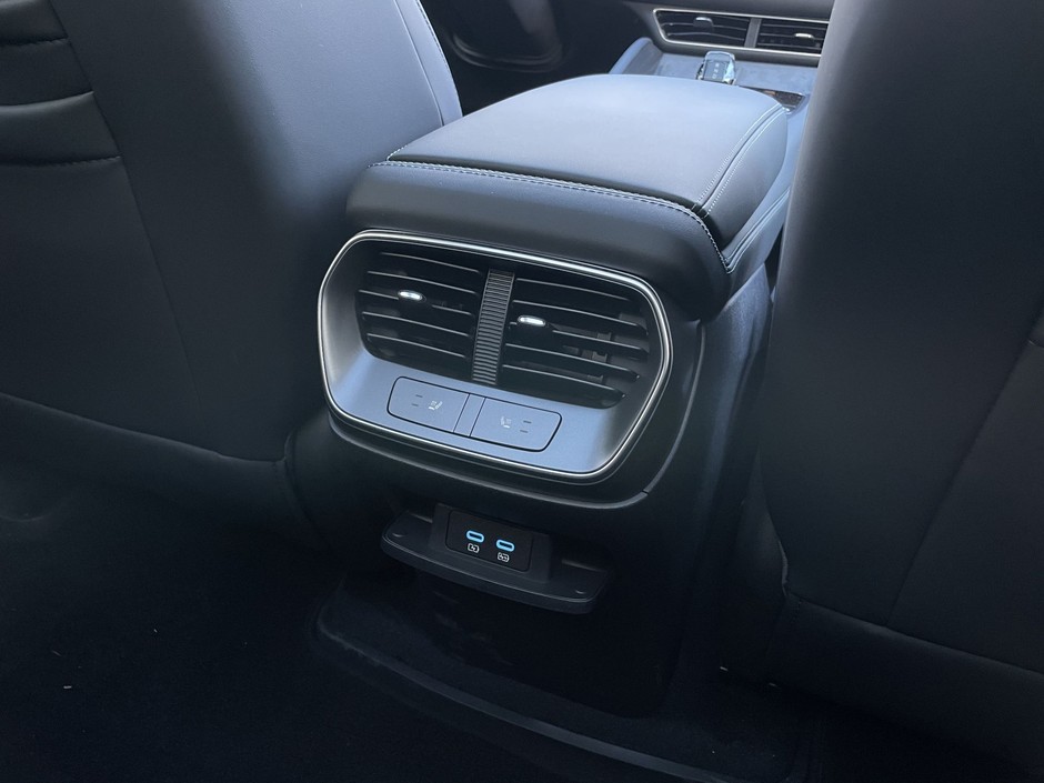 BYD Sealion 7