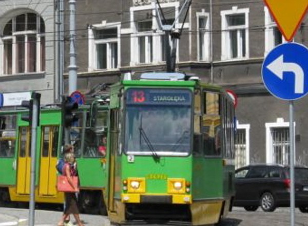 Tramwaj staranował pięć samochodów
