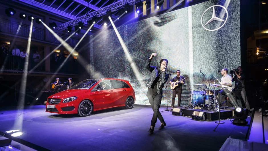 Mercedesy na salonie w Paryżu