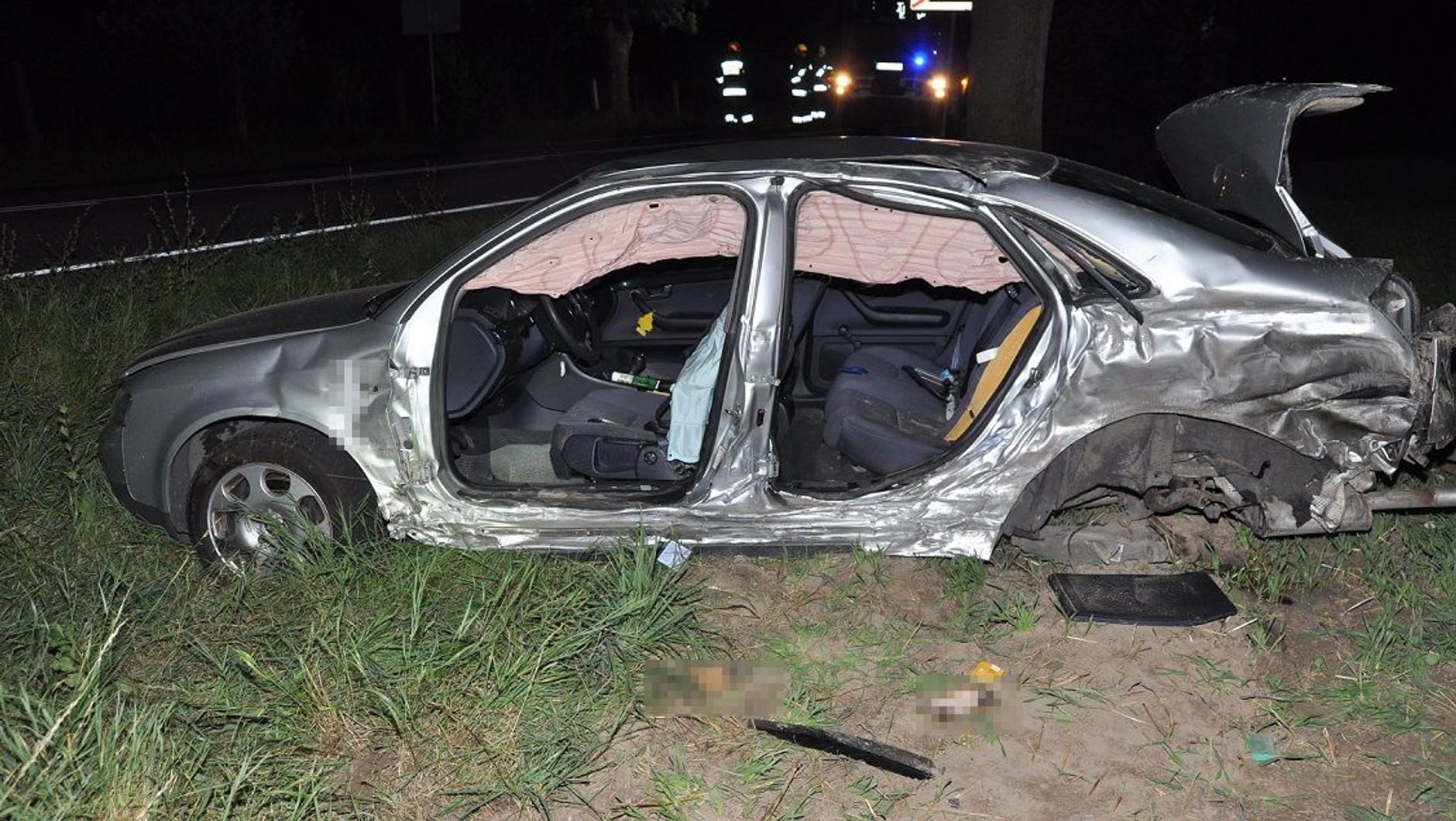 Zjechał na przeciwny pas i zderzył się z Audi. Skoda dachowała